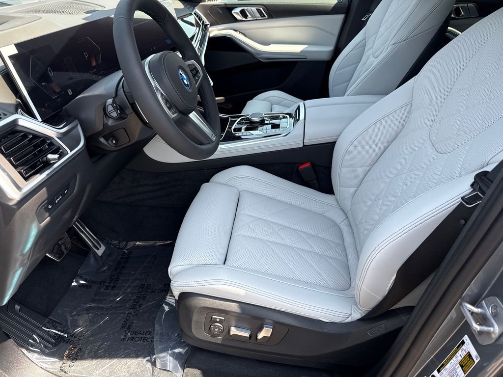 New 2026 Skyscraper Grey Metallic BMW xDrive50e image 22