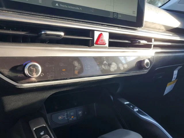 New 2025 Glacial White Pearl Kia S image 18