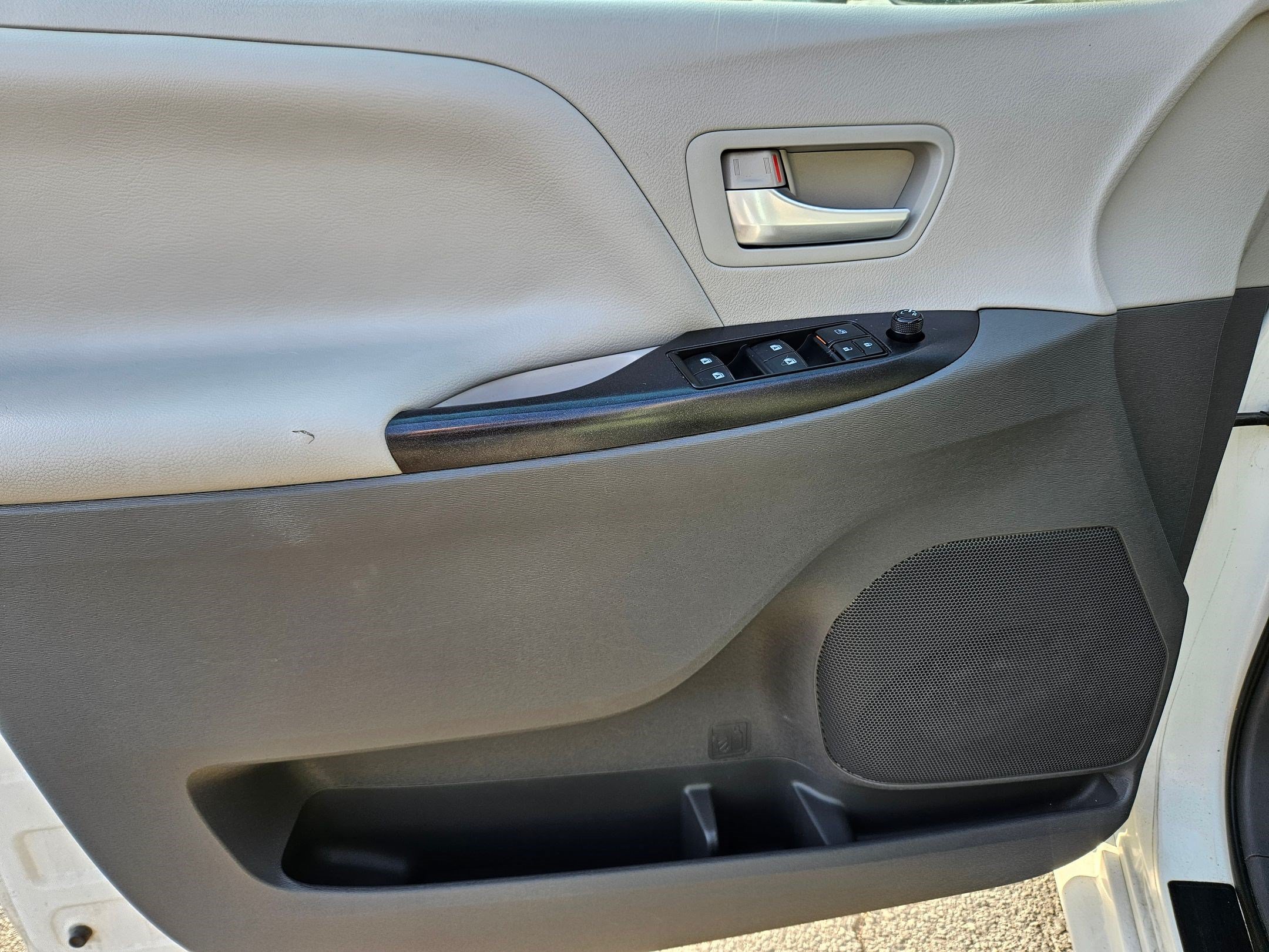 Used 2015 Super White Toyota LE AAS image 22