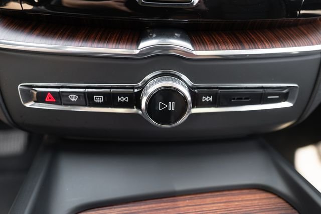Used 2024 Onyx Black Metallic Volvo B5 Plus Dark Theme image 26