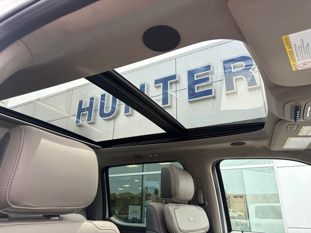 New 2026 White Ford Platinum image 31