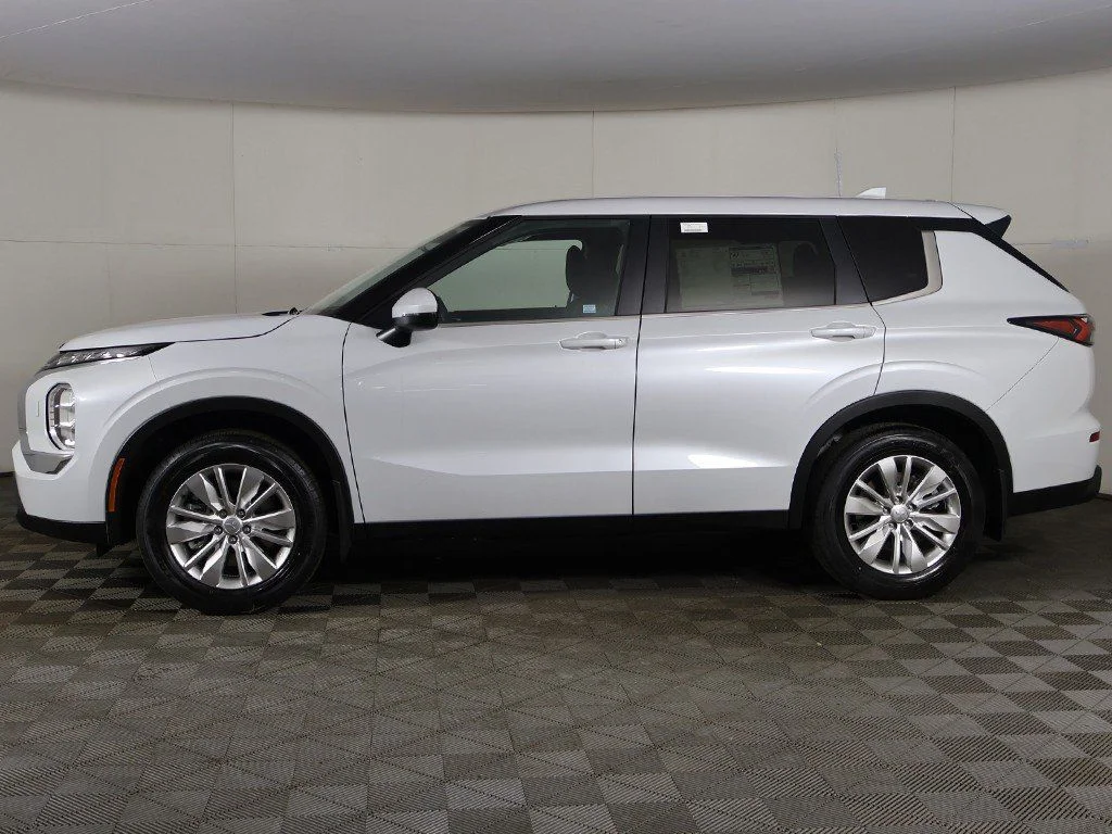 2026 Mitsubishi Outlander ES - Photo 16