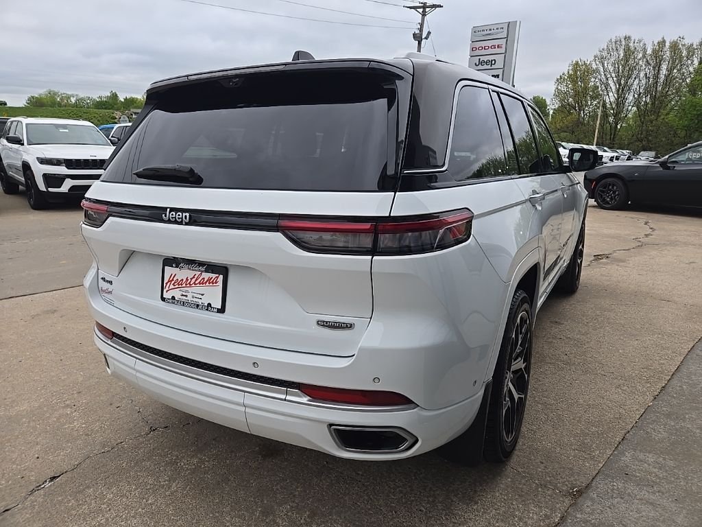 Used 2022 White Jeep Summit Reserve image 11