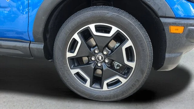 Used 2022 Blue Metallic Ford Outer Banks image 23