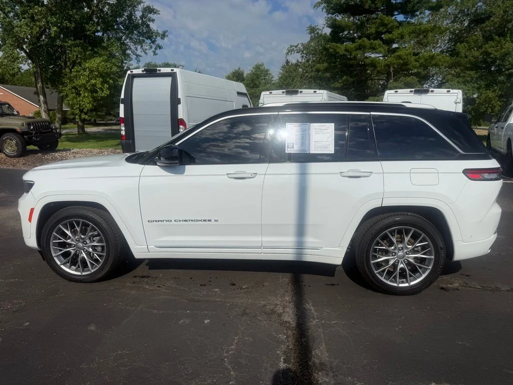 Used 2022 White Jeep Summit image 9
