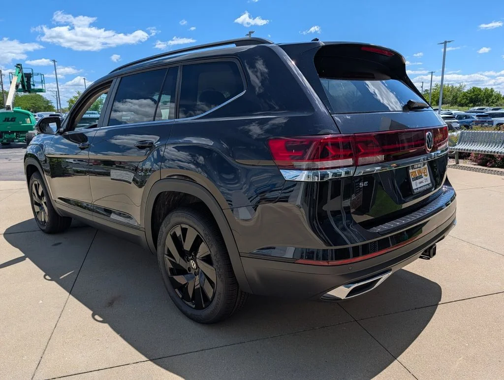 New 2026 Black Volkswagen 2.0T SE w/Technology image 6