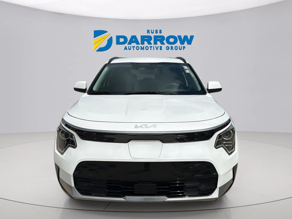 Used 2023 White Kia Wind image 8