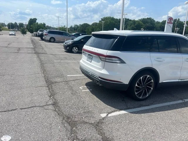 Used 2020 White Lincoln Reserve image 2