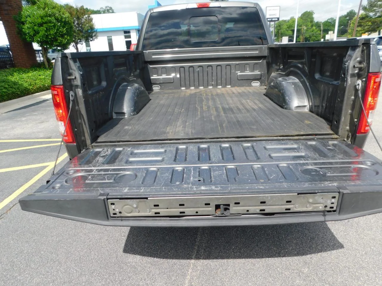 Used 2016 Magnetic Ford 4WD SuperCab 145 in XLT image 8