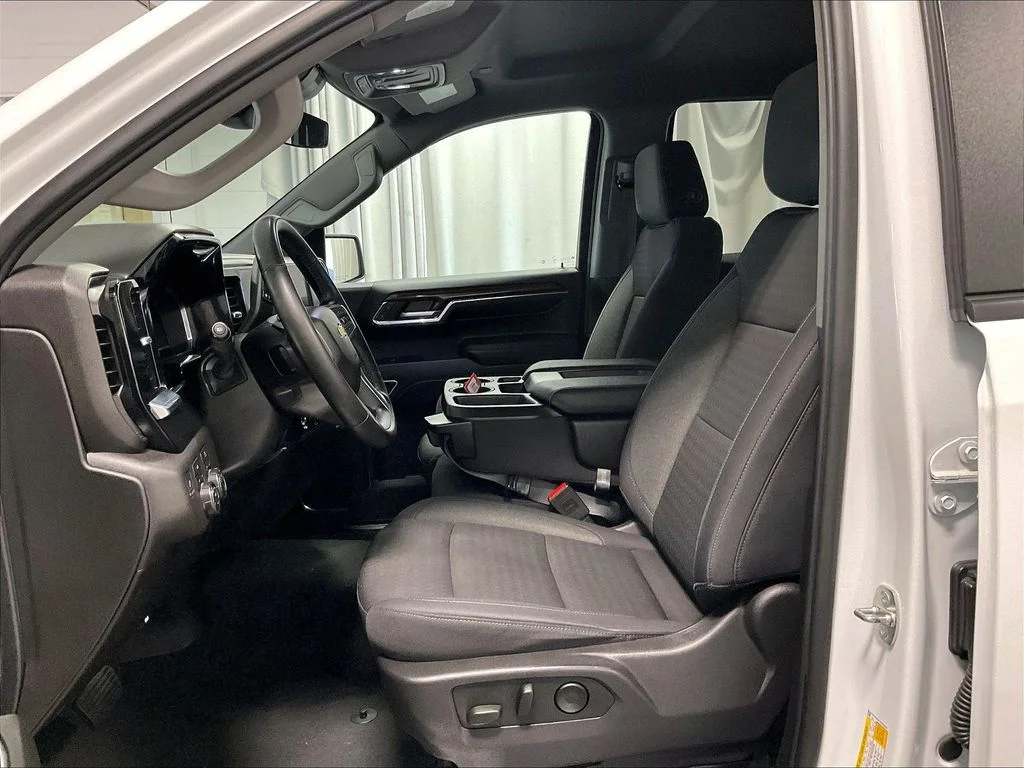 Used 2024 White Chevrolet LT image 10
