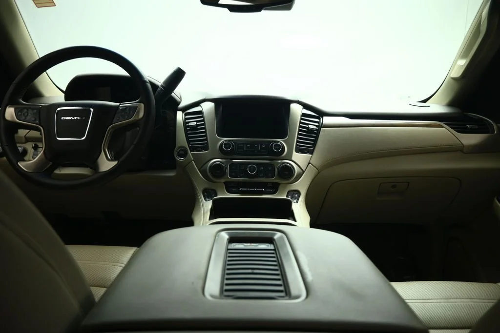 Used 2020 Silver GMC Denali image 37