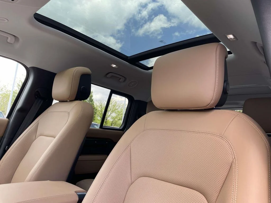 New 2026 Woolstone Green Land Rover X-Dynamic SE image 16