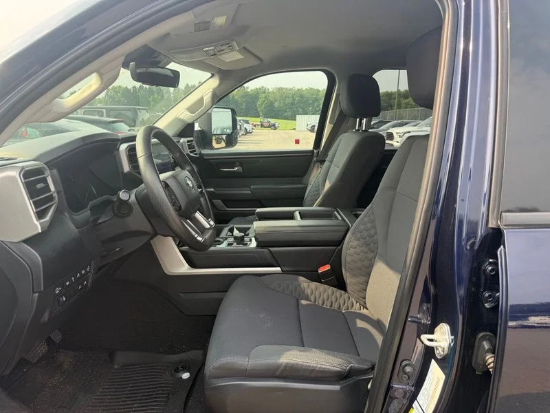 Used 2022  Toyota SR5 image 3