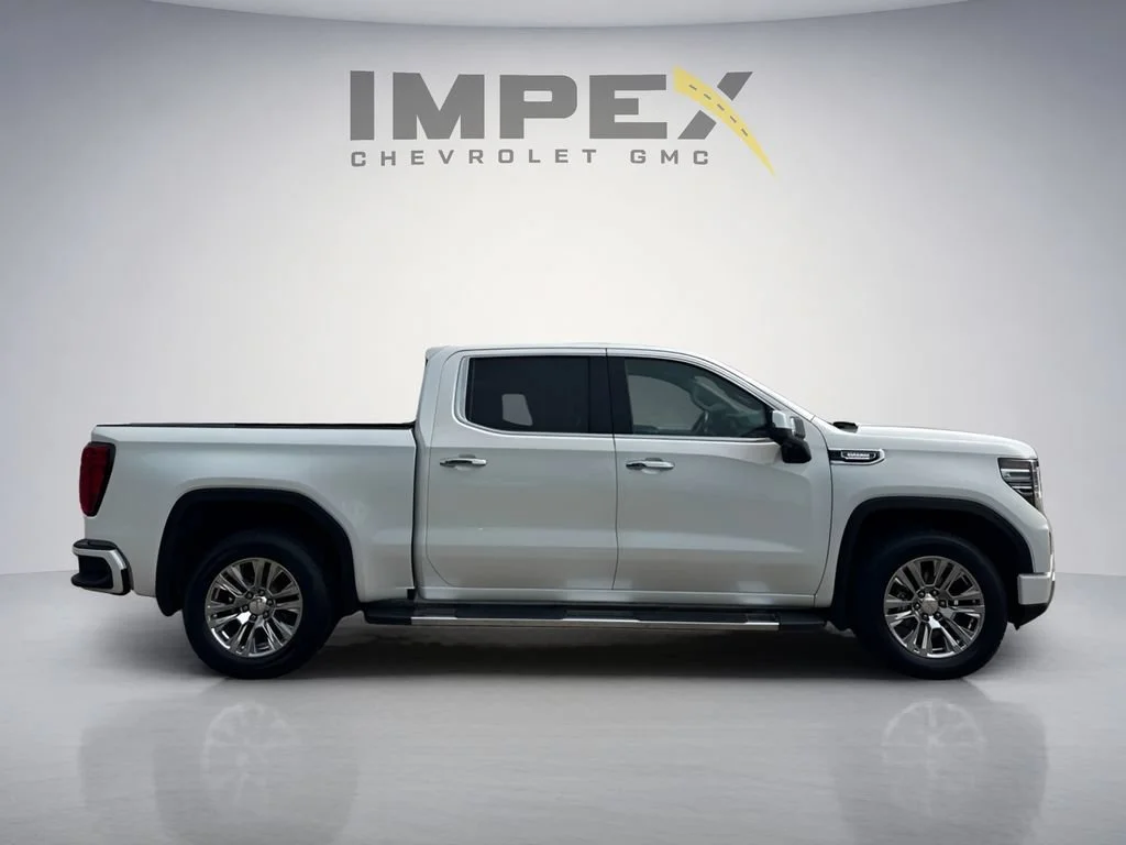 Used 2022 White Frost Tricoat GMC Denali image 6