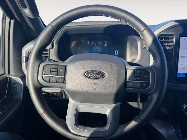 Used 2025  Ford XLT image 12