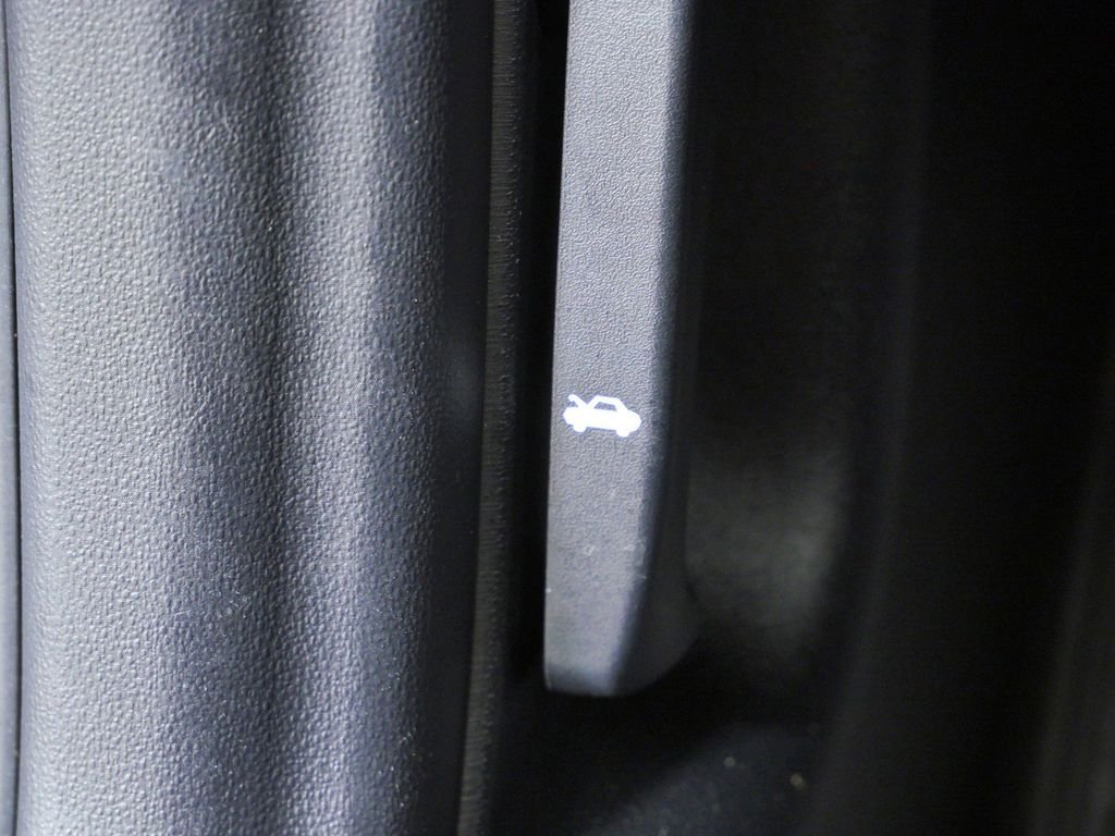 Used 2015 Black Hyundai 3.8 image 36