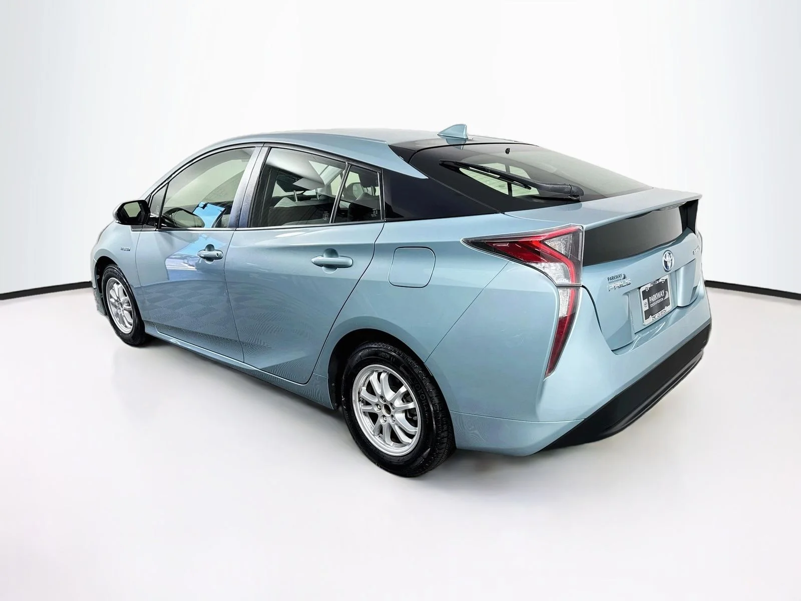 Used 2017 Beige Toyota Three image 5