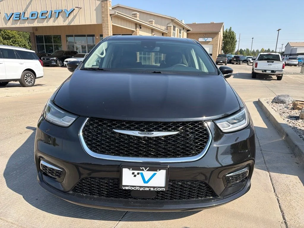 Used 2023 Black Chrysler Touring L image 2