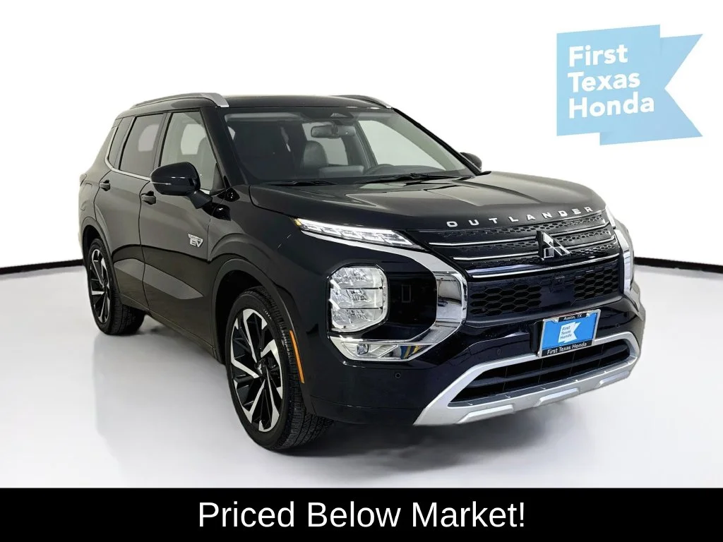 Used 2025 Labrador Black Pearl Mitsubishi SEL image 1