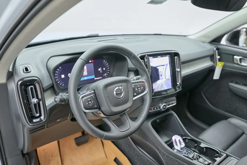2026 Volvo XC40 Plus - Photo 13