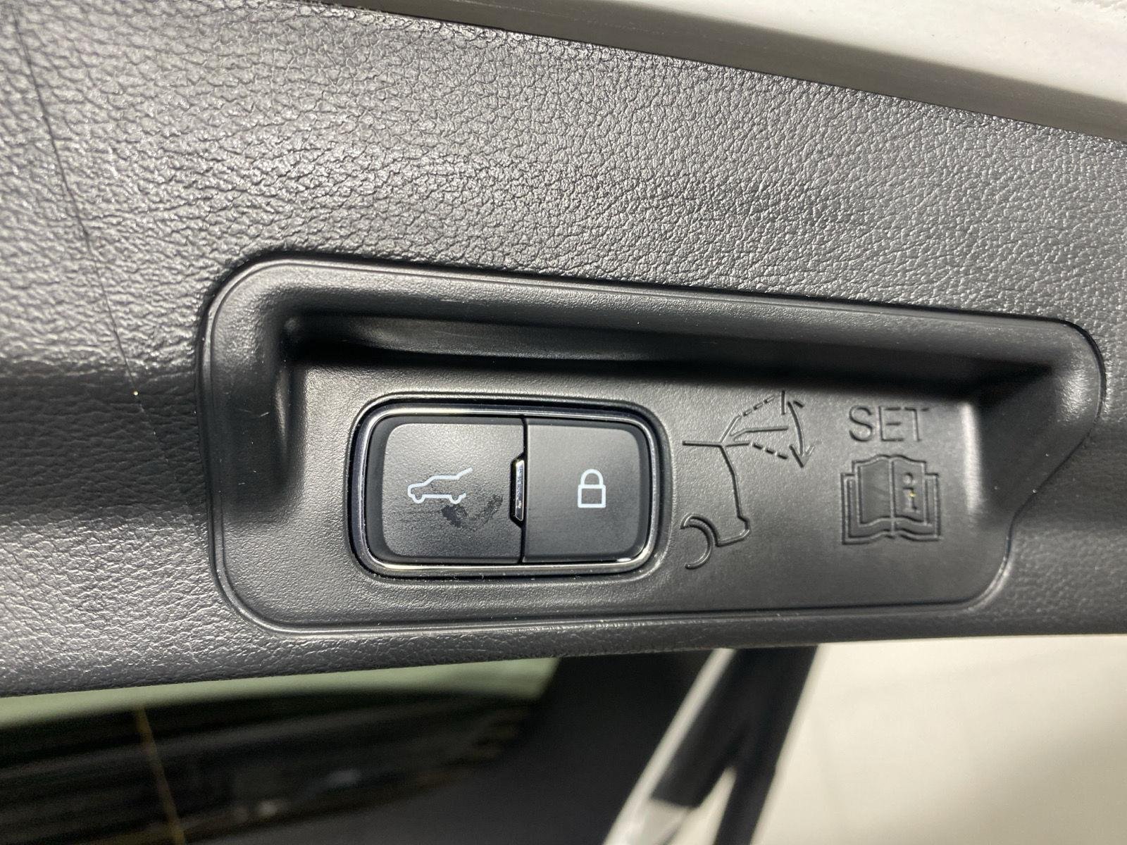 Used 2024 Star White Metallic Tri-Coat Ford XLT image 26