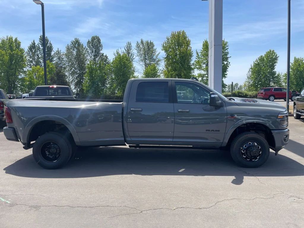 New 2026 Ceramic Gray Clear-Coat Exterior Paint RAM Limited image 7