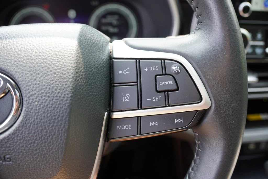 Used 2025 Celestial Silver Metallic Toyota XSE image 35