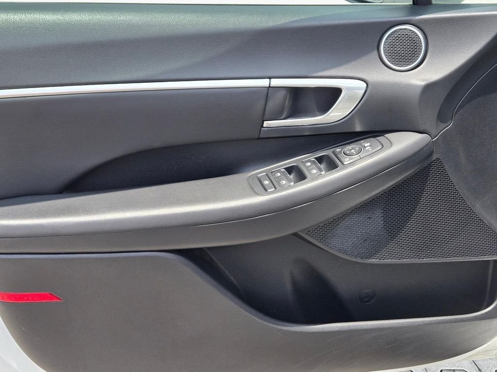 Used 2022 Gray Hyundai SEL image 12