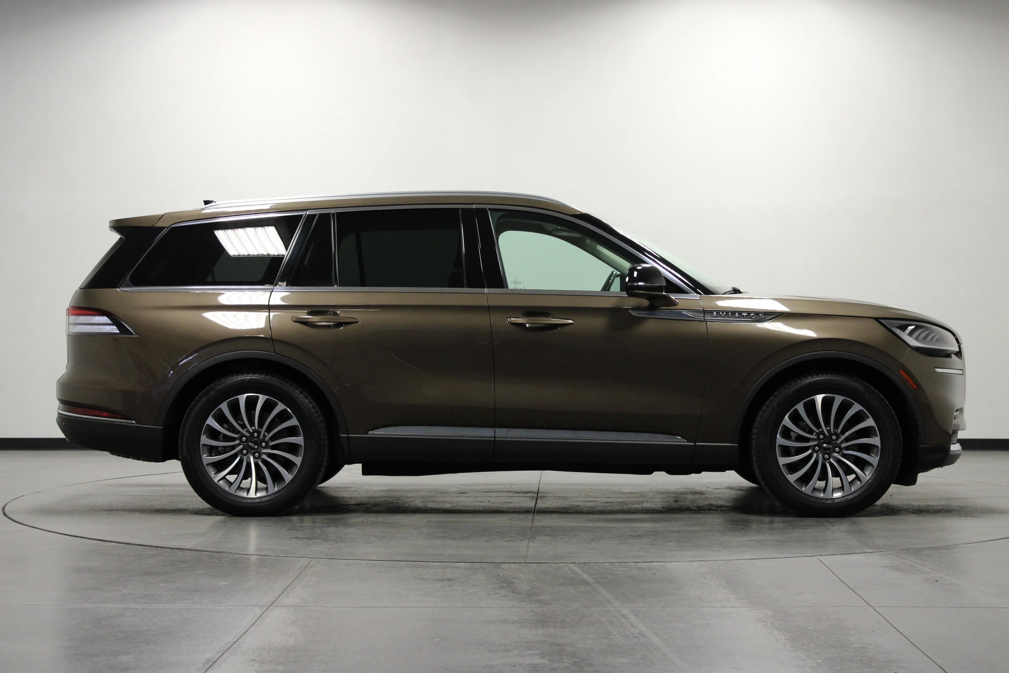 Used 2022 Bronze Smoke Metallic Clearcoat Lincoln Reserve image 3