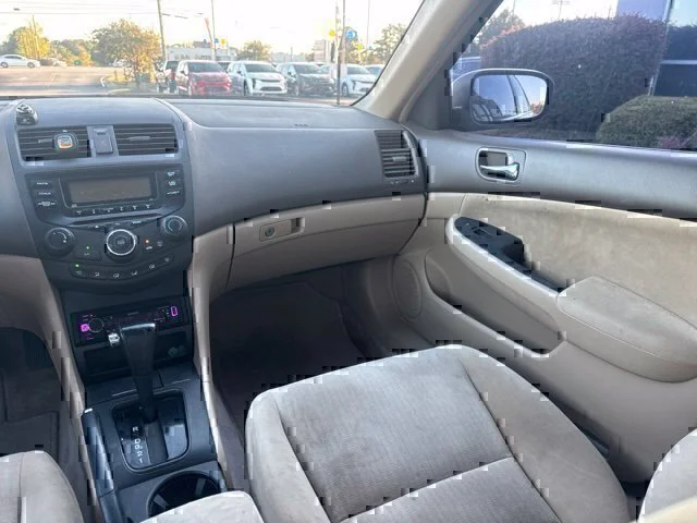 Used 2005 White Honda LX image 20
