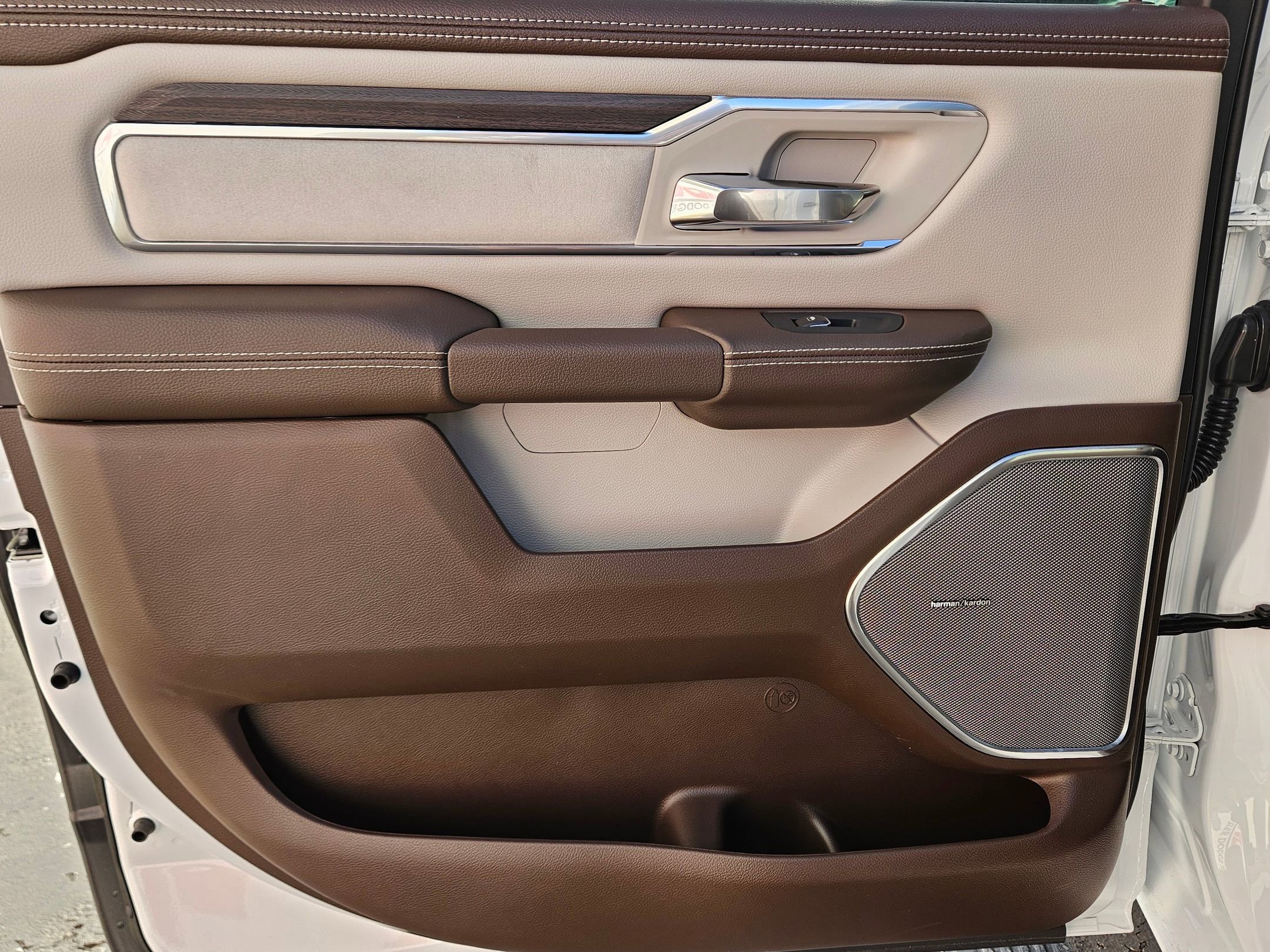 New 2026 Bright White Clear-Coat Exterior Paint RAM Laramie image 20