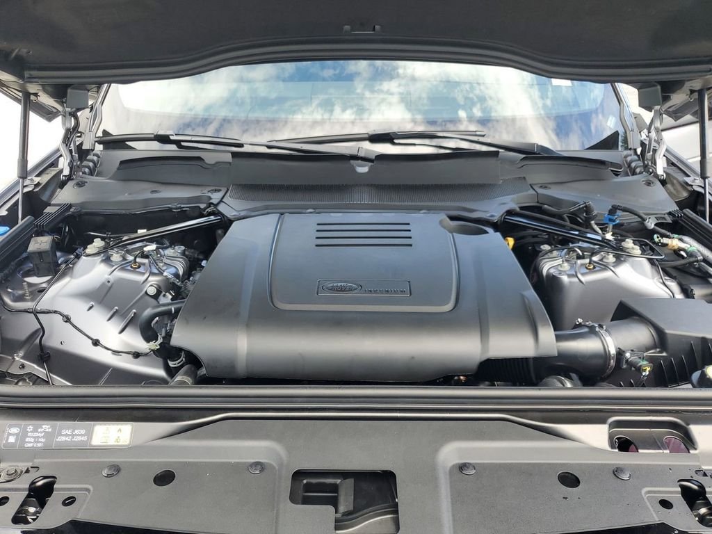 New 2025 Eiger Grey Land Rover S image 30