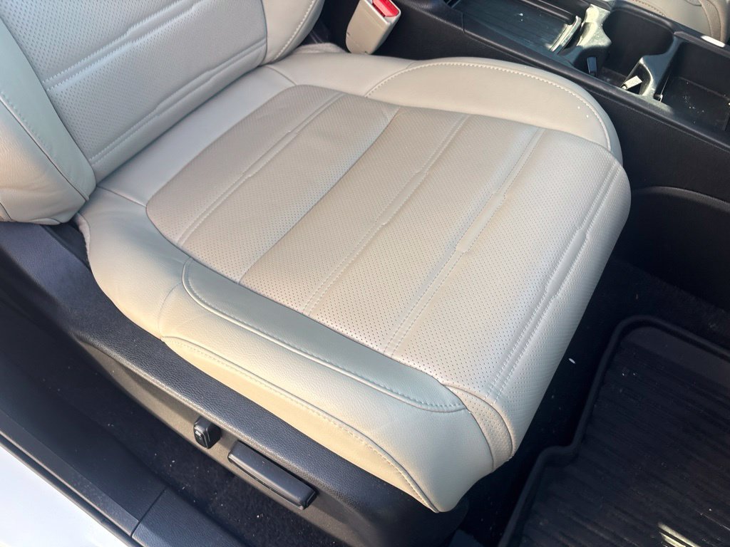 Certified Used 2022 White Honda EX-L FWD image 29