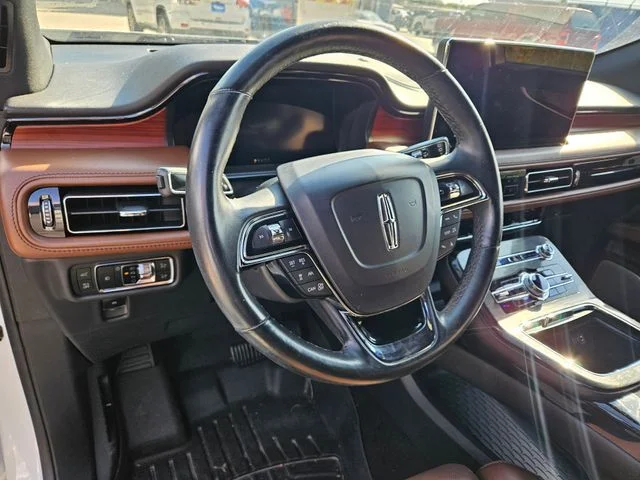 Used 2023 White Metallic Lincoln Reserve image 7