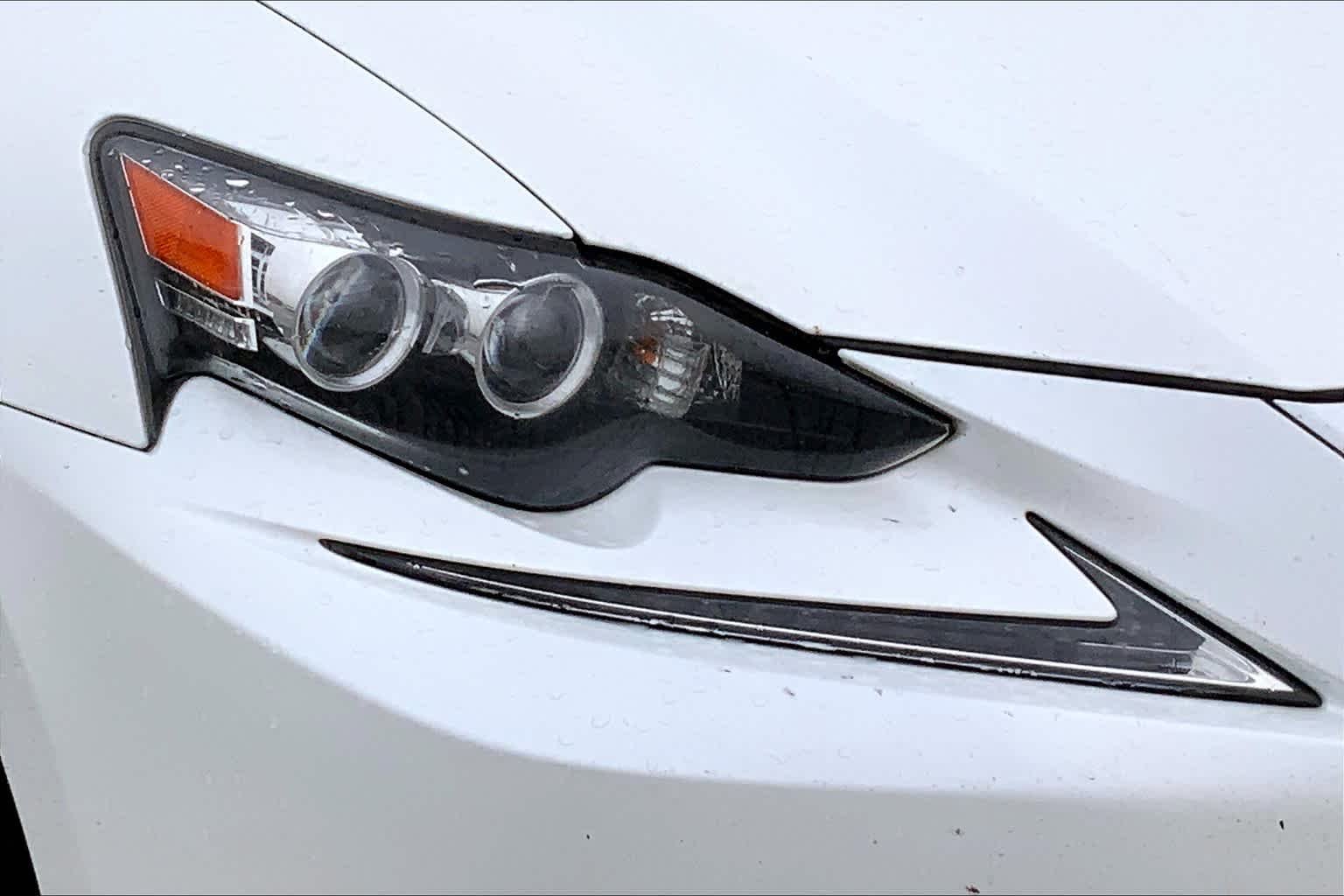 Used 2015 Starfire Pearl Lexus  image 25
