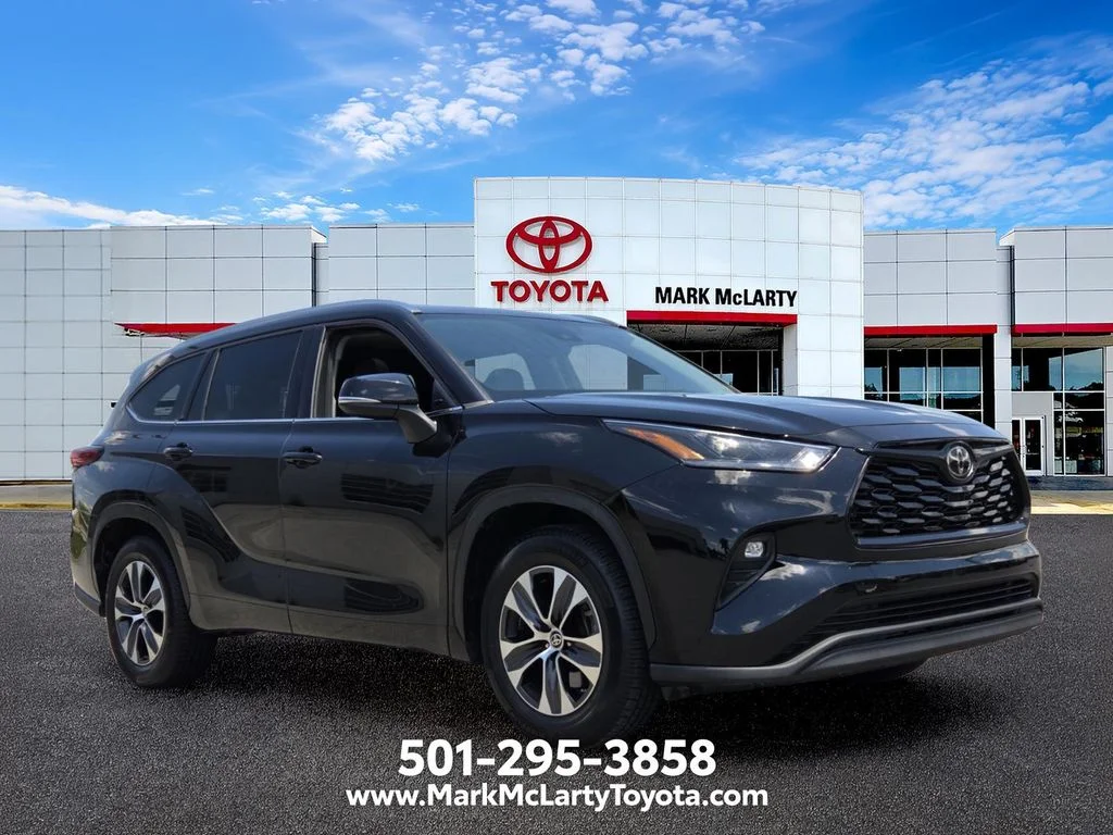 Used 2021 Black Toyota XLE image 7