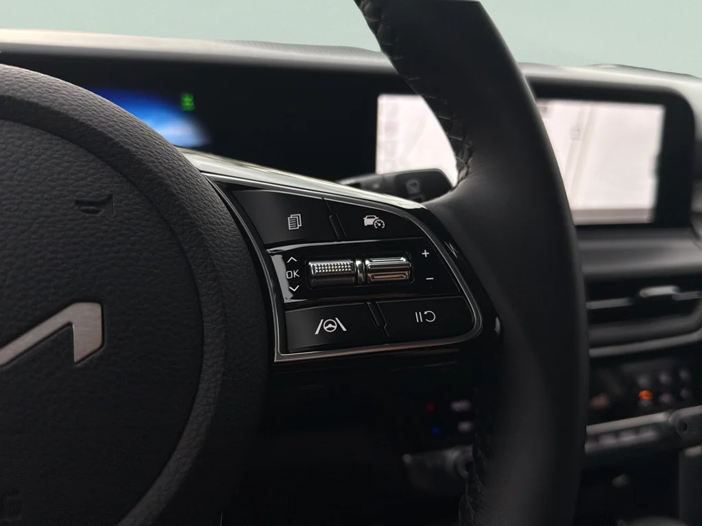 Used 2024 Green Kia S image 17