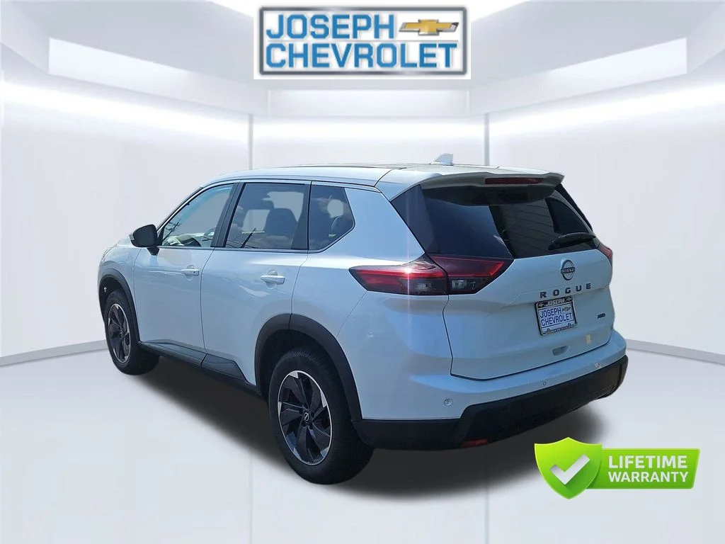 Used 2025 White Nissan SV image 4