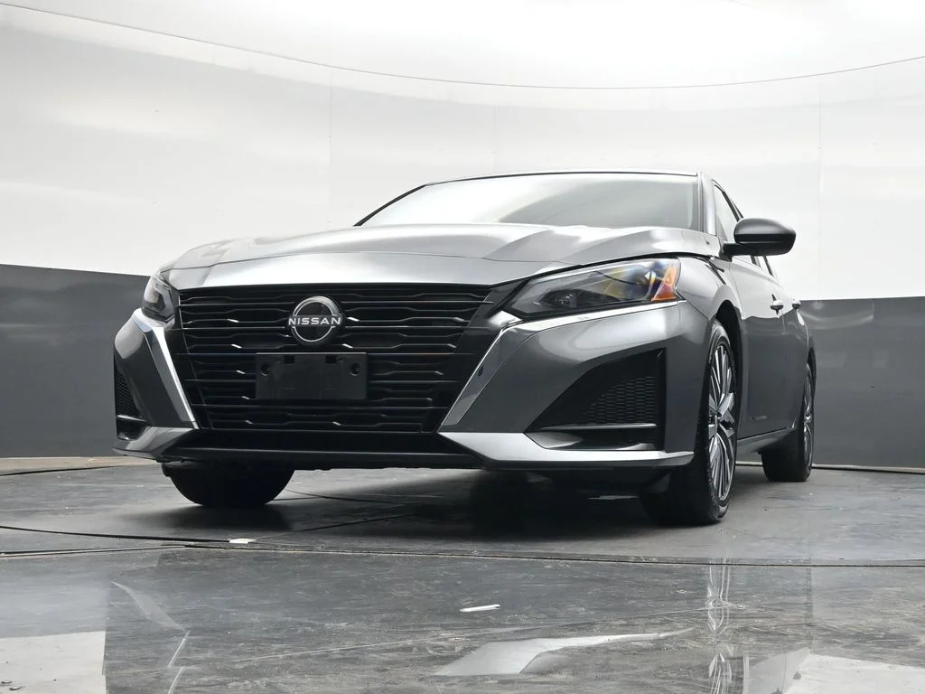 Used 2025 Gray Nissan 2.5 SV image 38