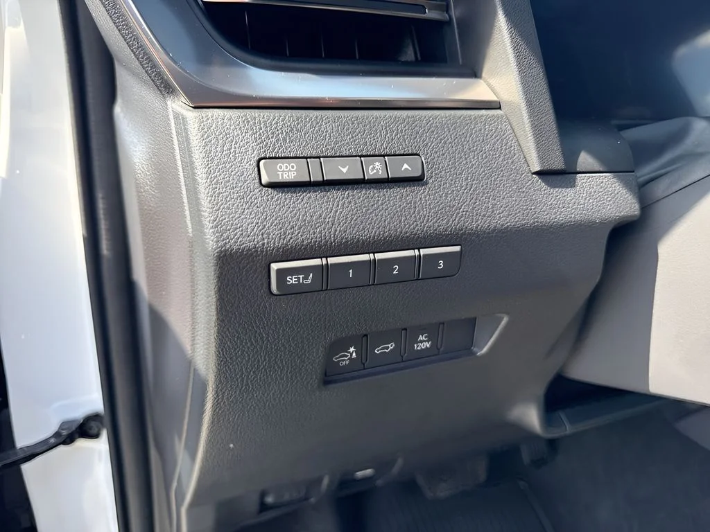 Used 2024  Lexus 550 Overtrail+ image 10