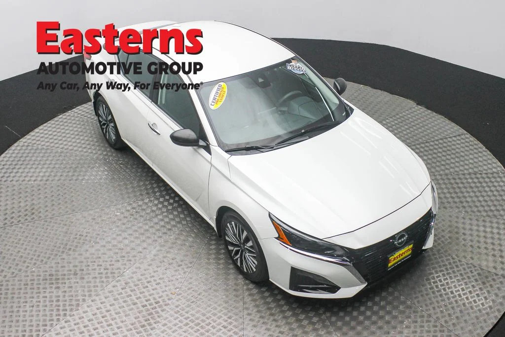 Used 2024 White Nissan 2.5 SV image 3