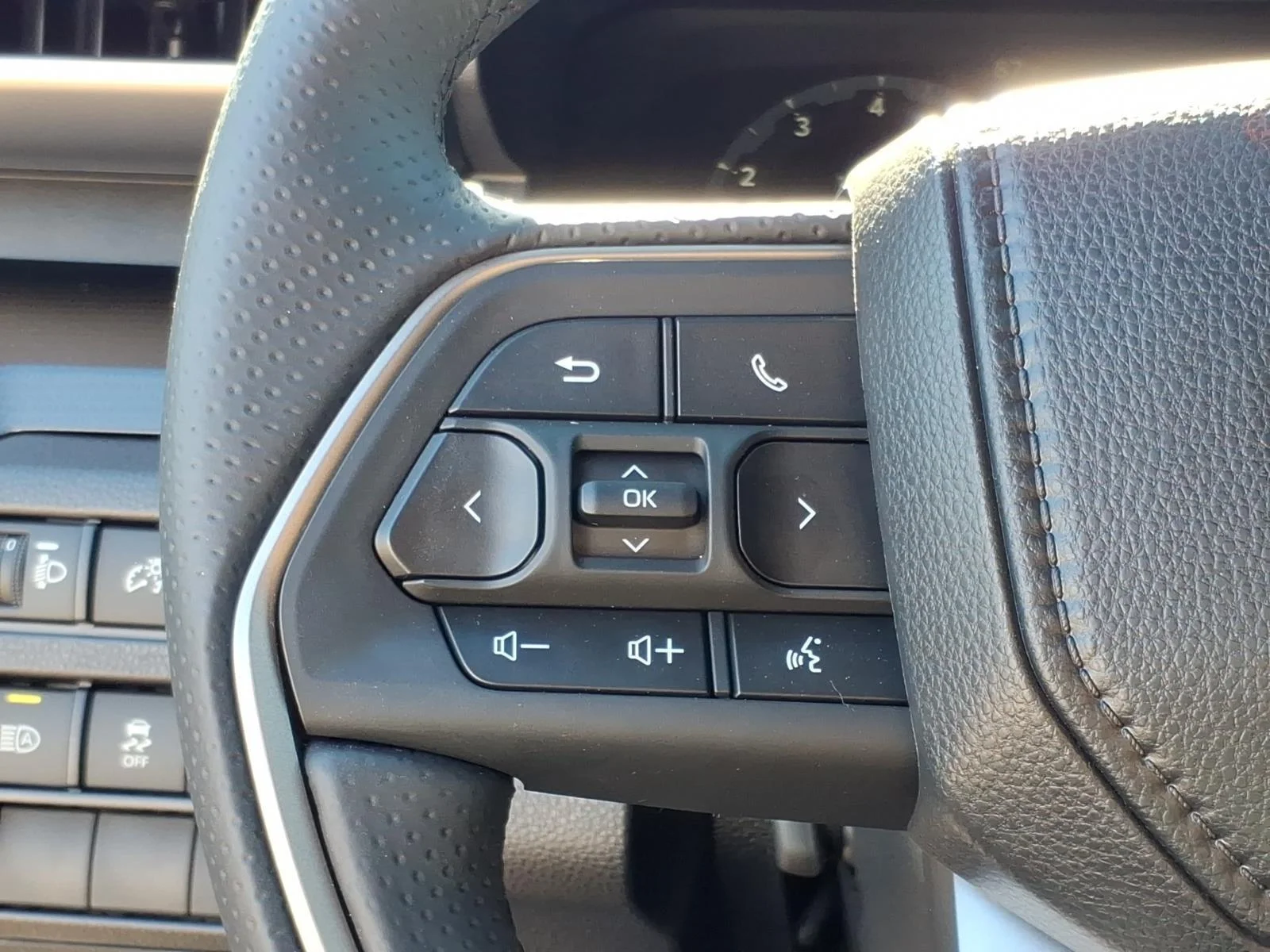 Used 2026 Wind Chill Pearl Toyota Limited image 27