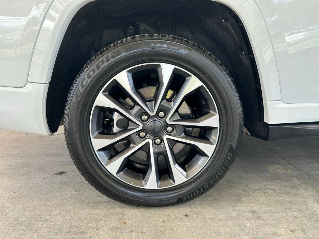 Used 2025 White Jeep Overland image 23