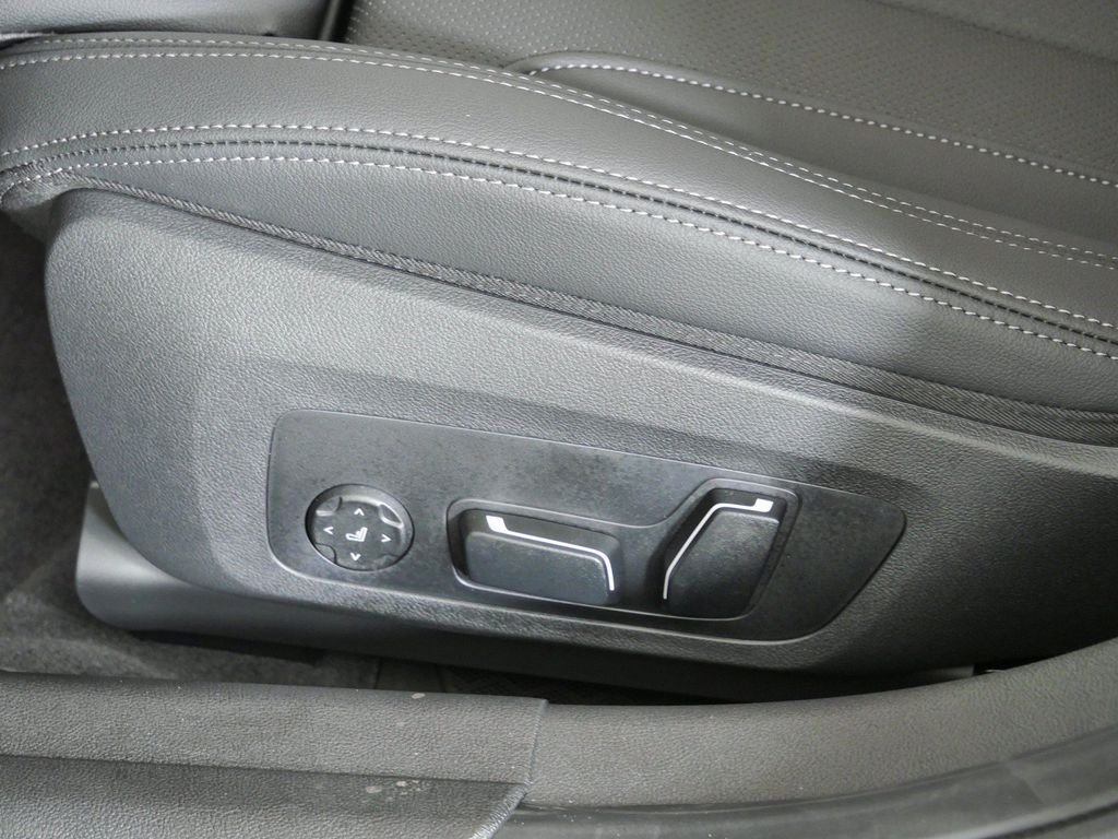 New 2026 Black Sapphire Metallic BMW 330i xDrive image 37