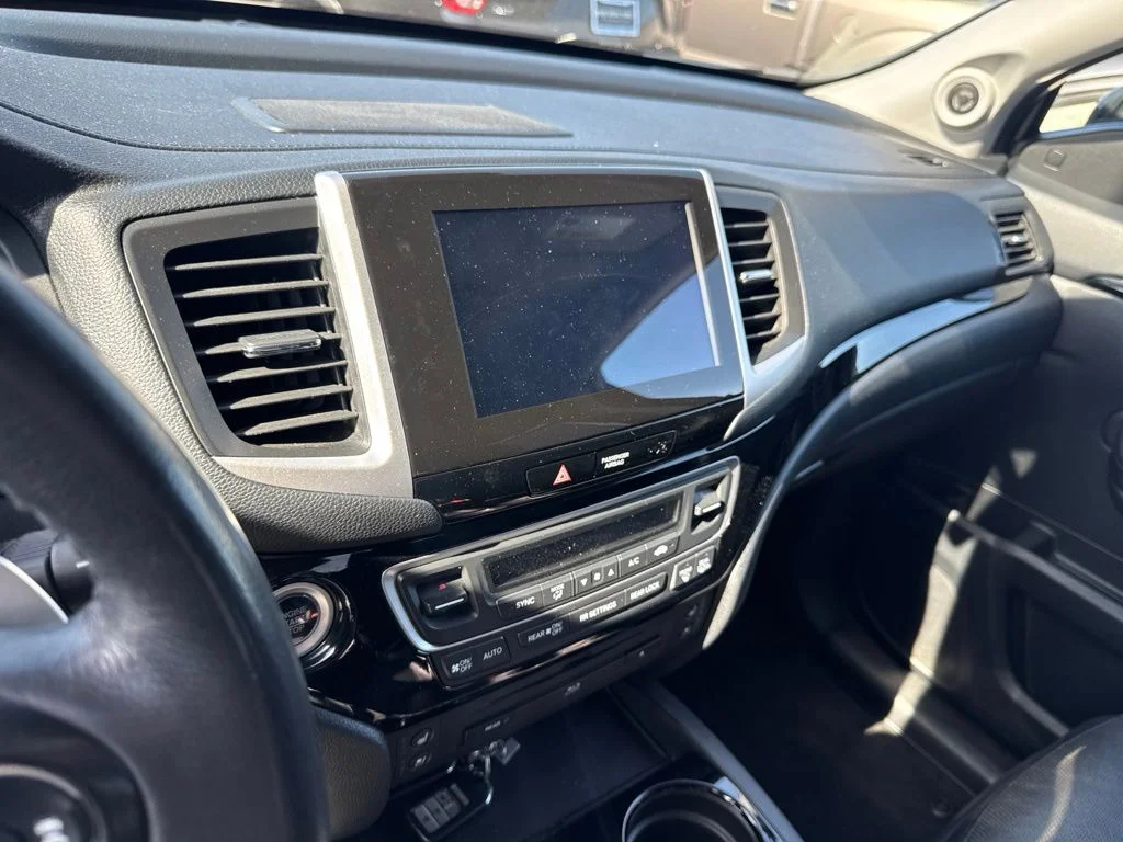 Used 2017 Black Honda Elite image 10