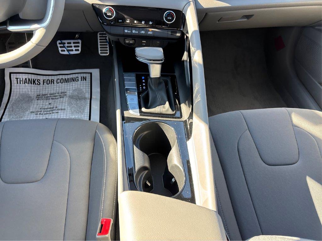 2025 Hyundai Elantra Blue - Photo 17