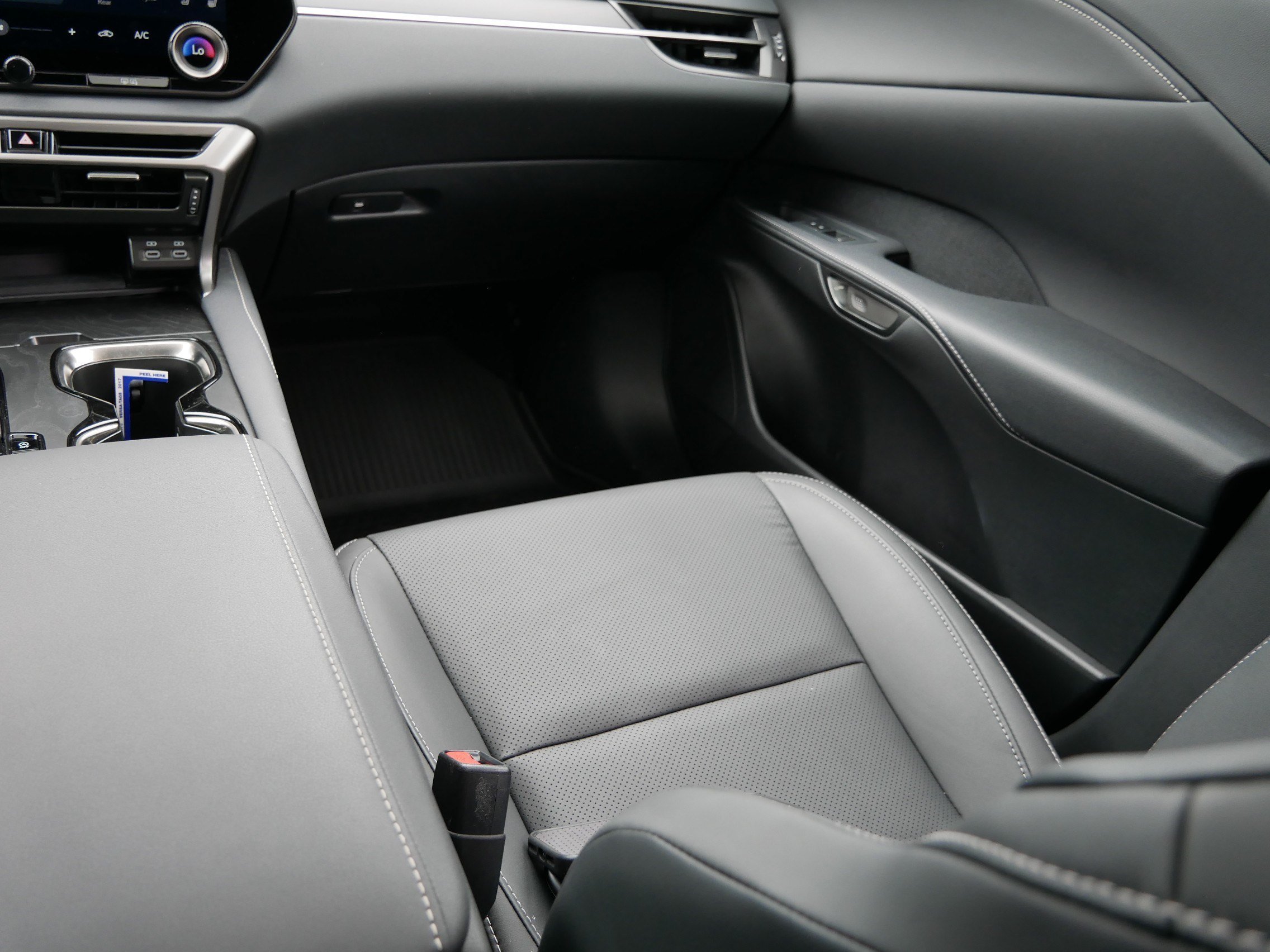 Used 2024 Iridium Lexus RX 350 Premium image 11