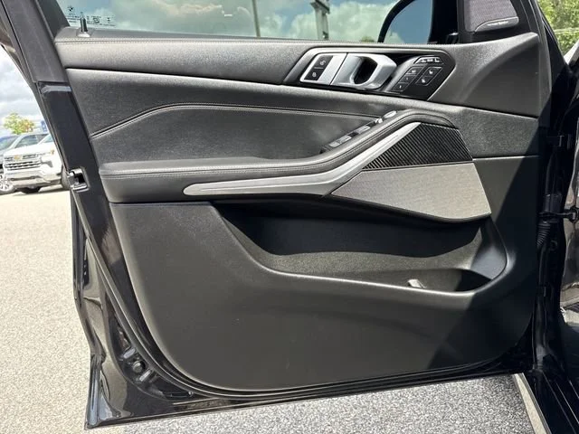 Used 2025 Black Sapphire Me BMW M60i image 52