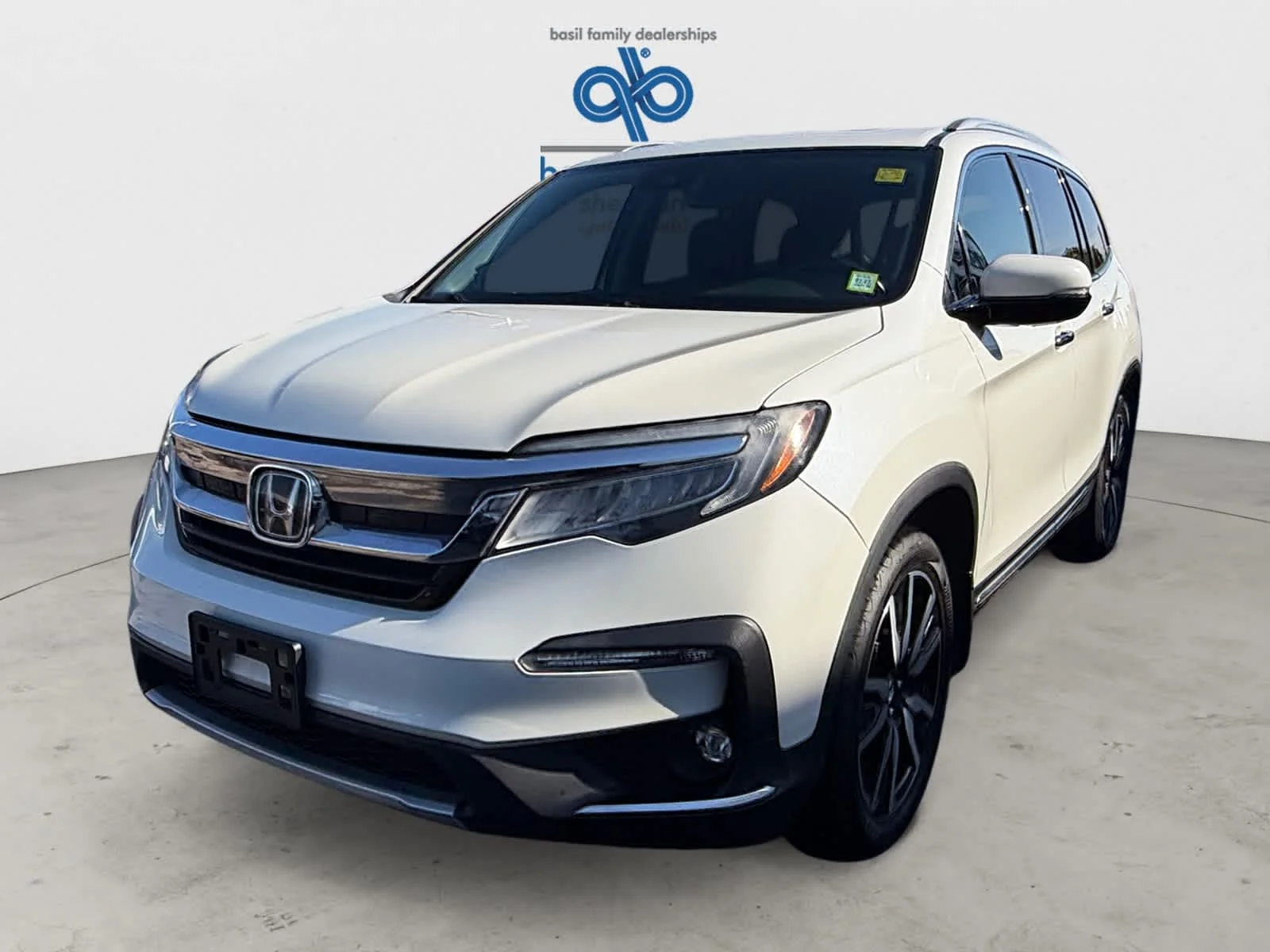 Used 2019 White Diamond Pearl Honda Touring 7-Passenger image 2