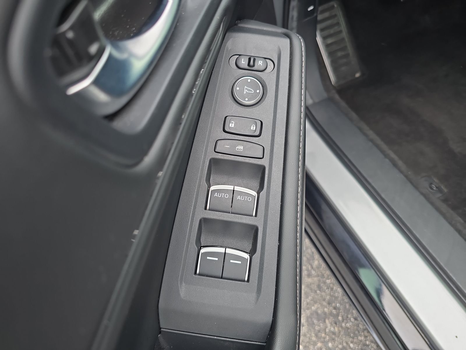 Used 2024 Silver Honda Sport-L image 14